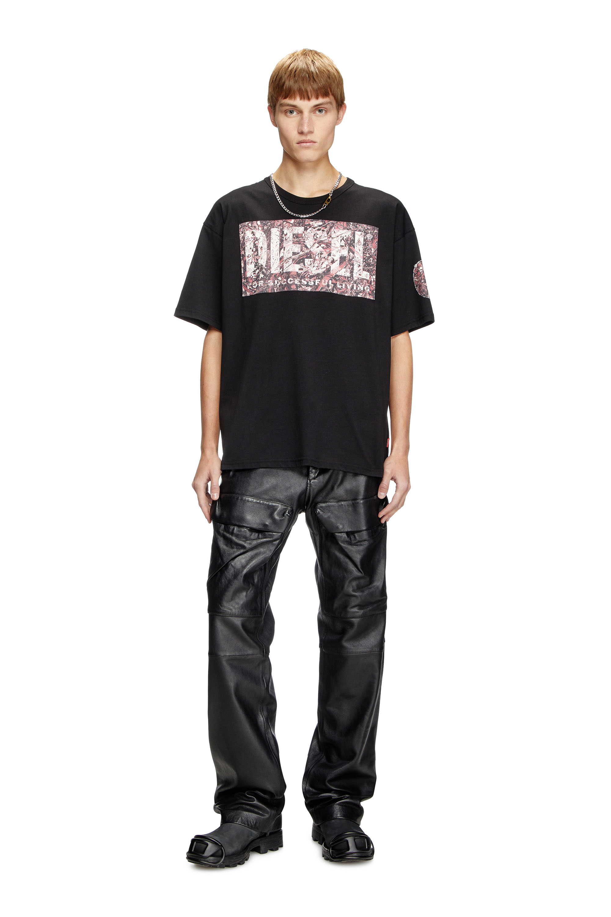 Diesel - T-BOXT-R22, Male's T-shirt with large gabardine patch logo in ブラック - 3